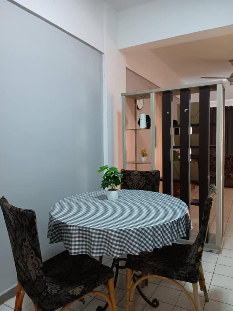 Adel Corus Paradise Lagoon Apartment Порт-Диксон Экстерьер фото